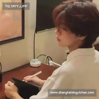邹朵千